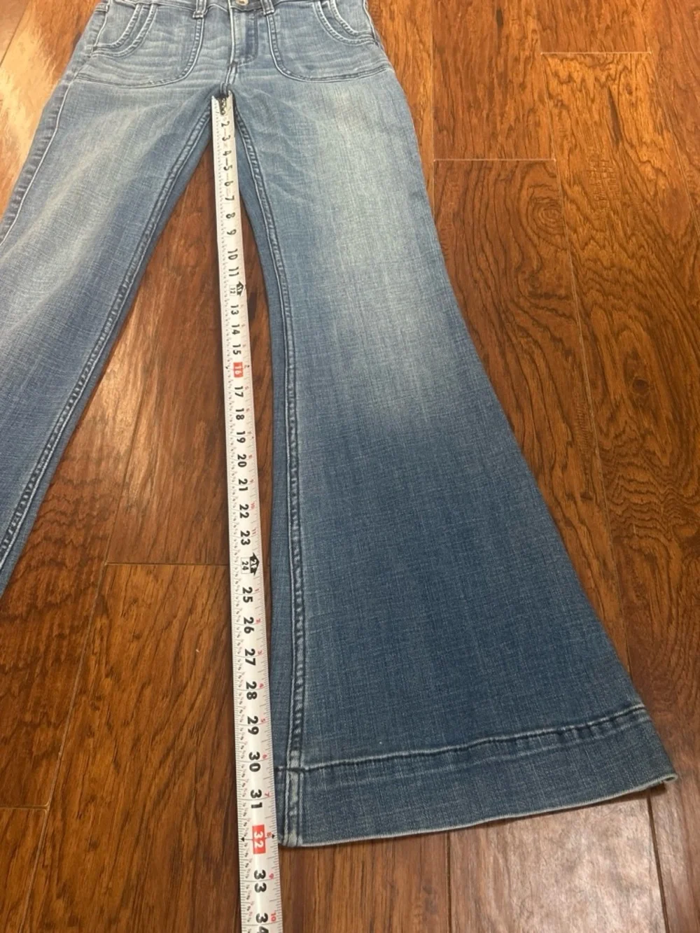 Abercrombie & Fitch Medium Blue Flare Jeans Size26/34, 0182